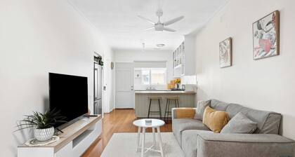 Cosy Geelong West Townhouse with secure garage