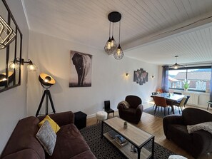 TV, fireplace - Spacious and serene cottage with garden, pets allowed (Laprugne)