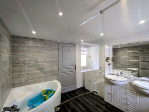 Towels - Renovated cottage in Nonsard-Lamarche near Lake Madine, pets allowed, 4 ppl (Nonsard-Lamarche)