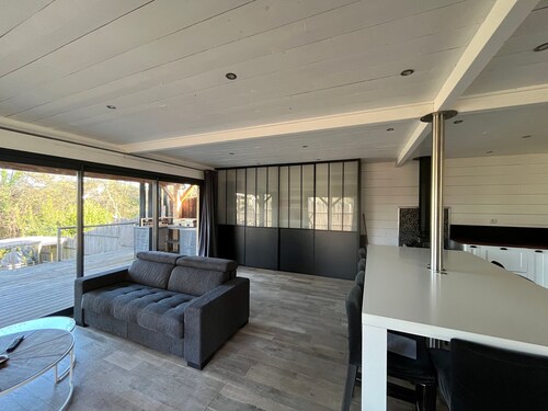 Beautiful 4-bedroom house by the canal in Cazaux