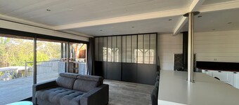 Beautiful 4-bedroom house by the canal in Cazaux