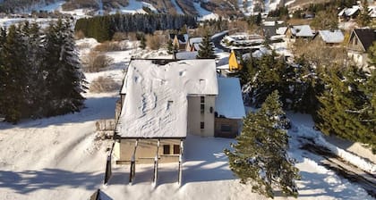 Ruhige Wohnung mit Aussicht in der Nähe der Station