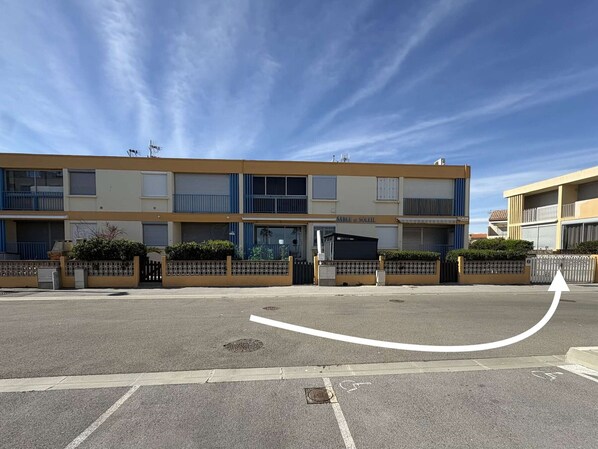 Property grounds - 2-Room Apartment, Sea View Terrace, Private Parking (Port-la-Nouvelle)