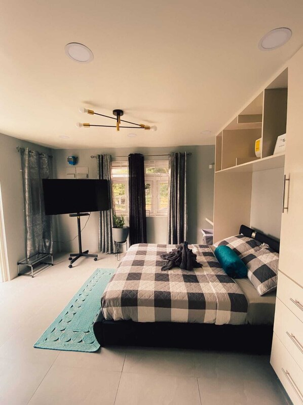 Iron/ironing board, WiFi, bed sheets