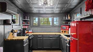 冰箱、微波炉、烤箱、炉灶