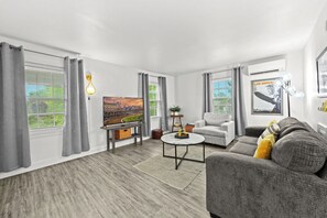 TV, offices - Spacious 11BR Home for Derby with Private Parking! (Louisville)