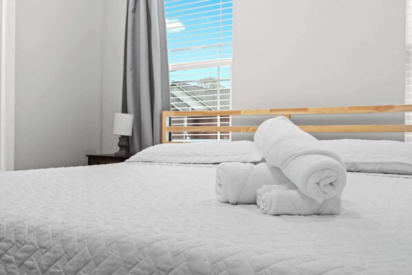 4 bedrooms, WiFi, bed sheets