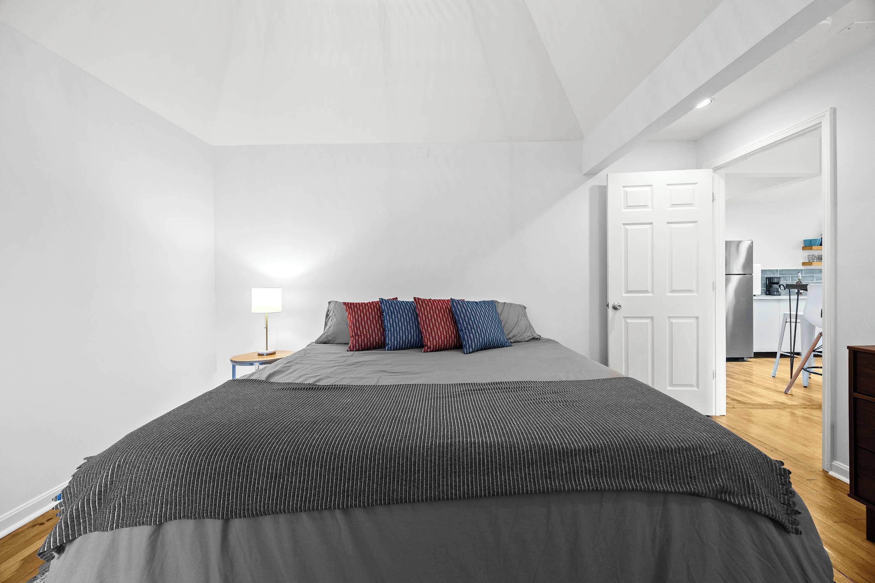 2 chambres, fer et planche à repasser, Wi-Fi, draps fournis