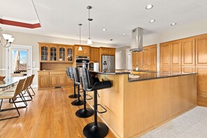 Fridge, microwave, oven, stovetop - Loch Side-Access & Views of Loch Lomond-Game Room (Bella Vista)