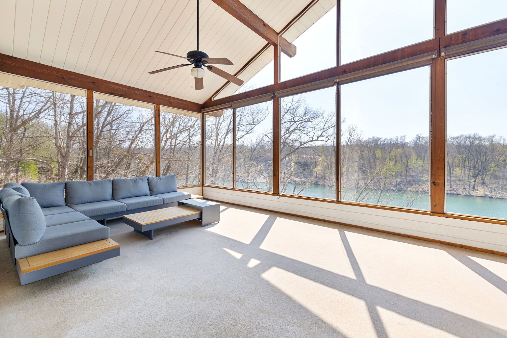 テレビ、暖炉、テーブルサッカー台、書斎 / ワークスペース