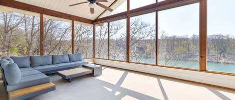 TV, caminetto, tavolo da calcetto, studio