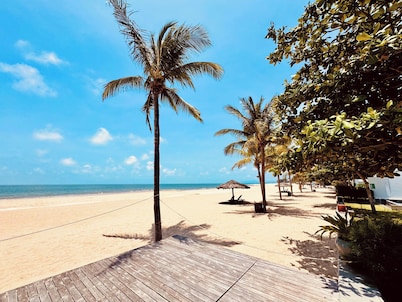 Beachfront Villa 4 Bedrooms Sanctuary Ho Tram Resort VIETNAM, BBQ, private pool