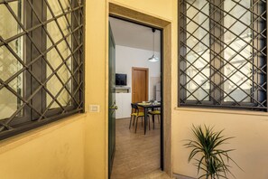 Dining - Roger apt. - Two-room apartment in Rome, Pigneto district (Lazio)