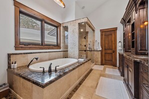 Dusche, Haartrockner, HandtĂŒcher