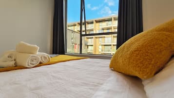 2 bedrooms, desk, iron/ironing board, free WiFi