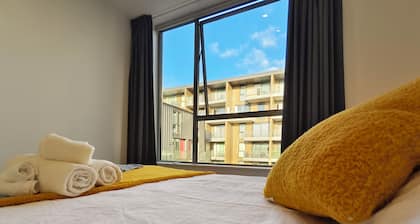 Walk to Stadium · CBD 2BR 2Bath Townhouse + Free Reserved Parking - JJHome