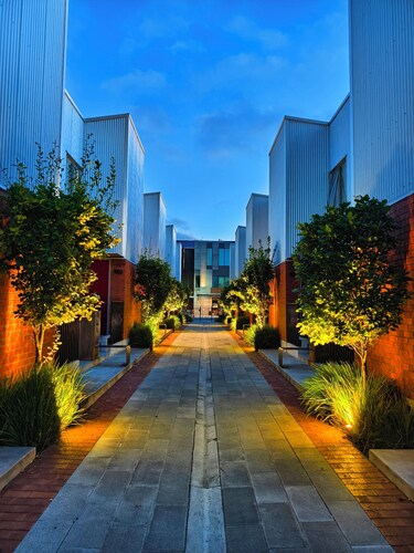 Walk to Stadium · CBD 2BR 2Bath Townhouse + Free Reserved Parking - JJHome