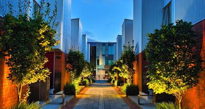 Walk to Stadium · CBD 2BR 2Bath Townhouse + Free Reserved Parking - JJHome