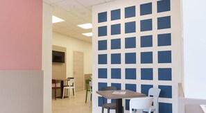 Room, 1 Bedroom | Dining room