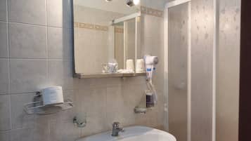 Room, 1 Bedroom | Bathroom