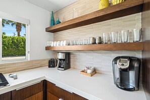 Fridge, microwave, oven, stovetop - Deepwell Modern – Luxury Mid-Century Villa with Pool, Spa, Courtyard & Mountain Views (Palm Springs)