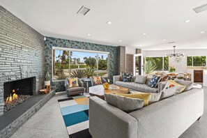 Télévision, cheminée