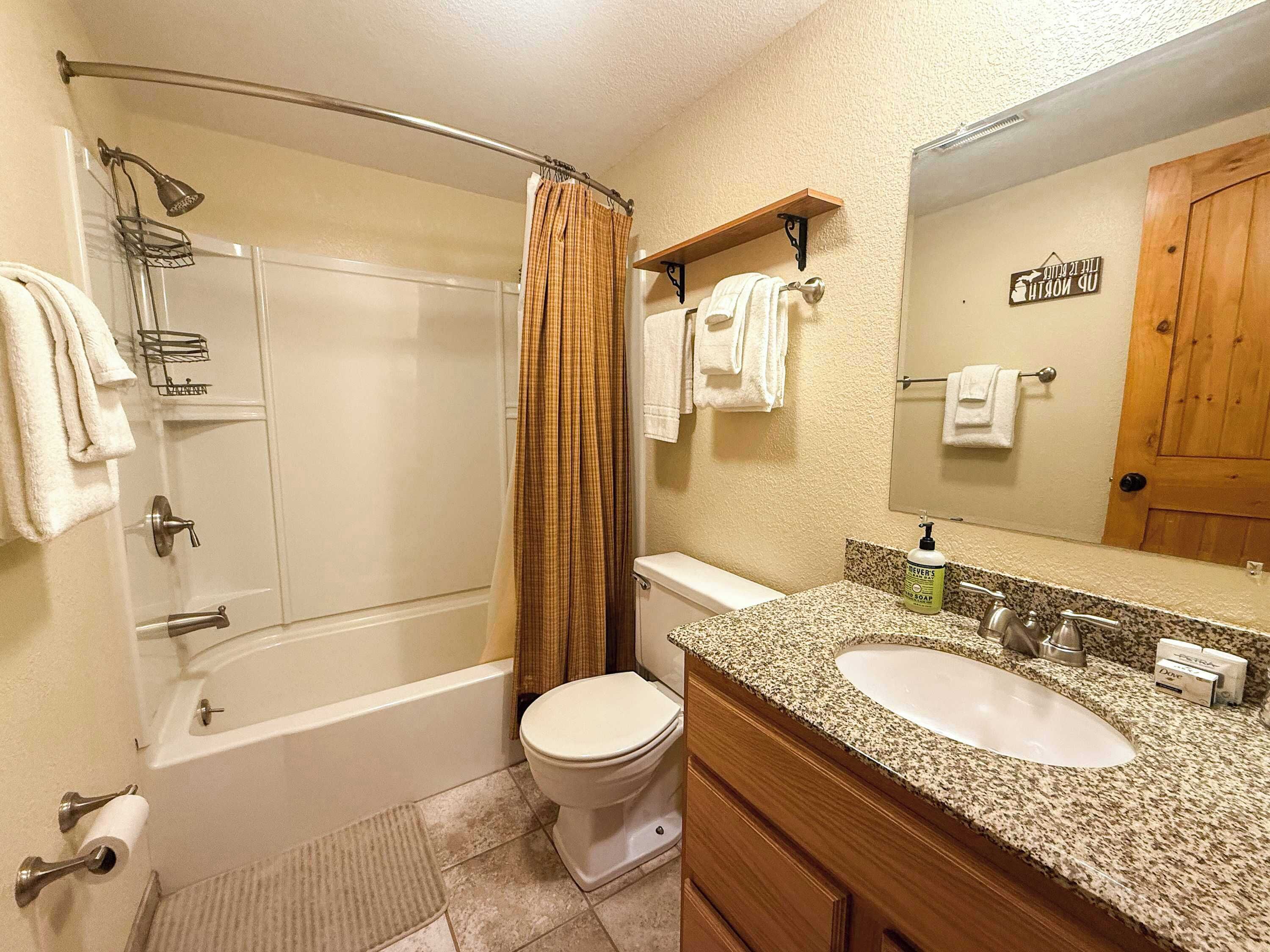 シャワー、ヘアドライヤー、タオル