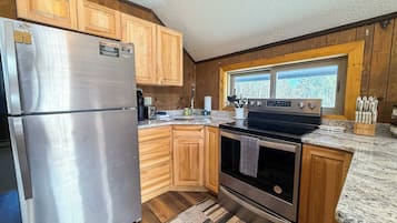 冰箱、微波炉、烤箱、炉灶