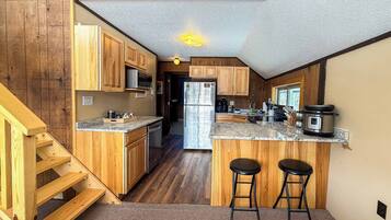 冰箱、微波炉、烤箱、炉灶