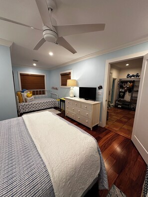 Bügeleisen/Bügelbrett, kostenloses WLAN, Bettwäsche