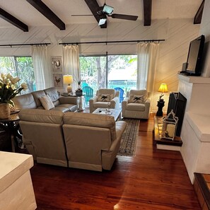 Smart TV - SUGARLOAF OASIS - heated pool & boat dock (Sugarloaf Key)