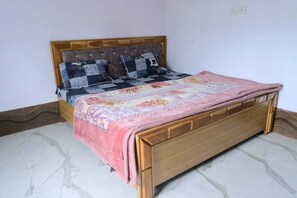 Habitación doble Deluxe | Ropa de cama de alta calidad, artículos del minibar gratis y escritorio