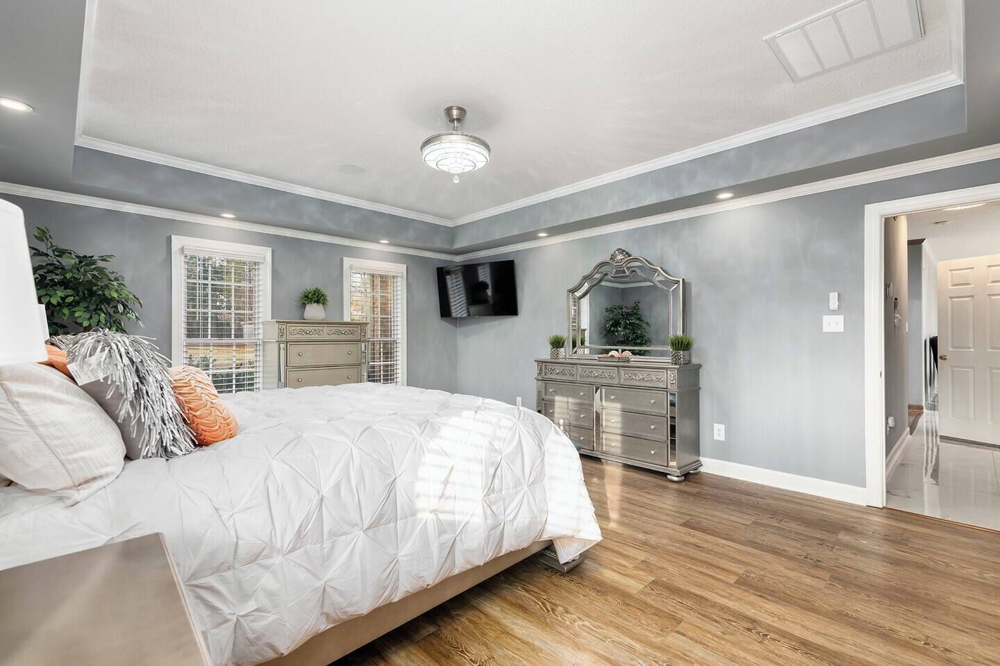 4 室のベッドルーム、アイロン / アイロン台、WiFi (無料)、ベッドシーツ