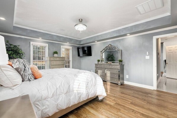 4 bedrooms, iron/ironing board, free WiFi, bed sheets