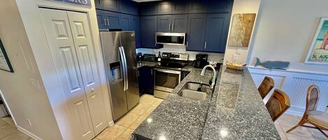 Kühlschrank, Mikrowelle, Ofen