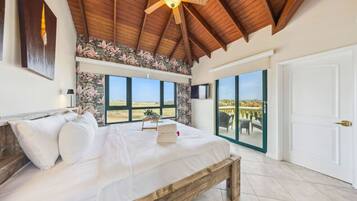 3 habitaciones, escritorio, tabla de planchar con plancha y wifi gratis