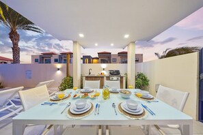 Outdoor dining - Charming Villa w/ Serene Pool - Modern Gym (Noord)
