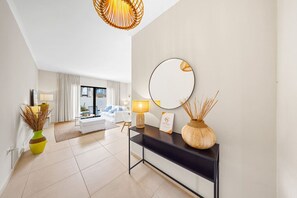 Smart TV, stereo - Charming Villa w/ Serene Pool - Modern Gym (Noord)