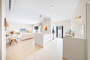 Smart TV, stereo - Charming Villa w/ Serene Pool - Modern Gym (Noord)