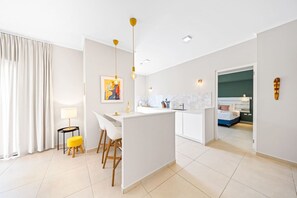 3 bedrooms, in-room safe, desk, iron/ironing board - Charming Villa w/ Serene Pool - Modern Gym (Noord)