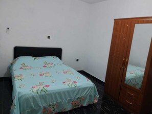 Fer et planche à repasser, Wi-Fi, draps fournis