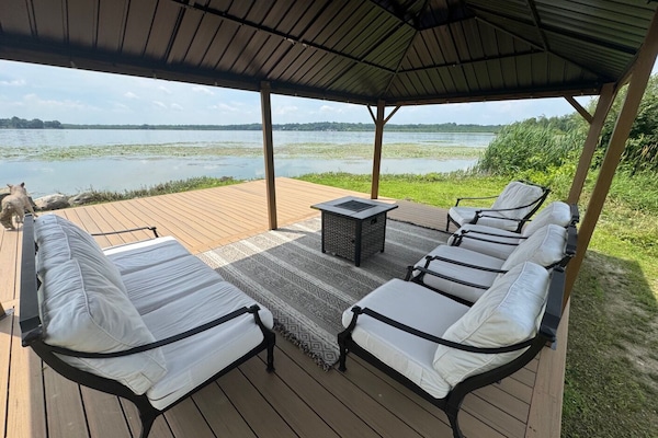 Covered lakeside gazebo