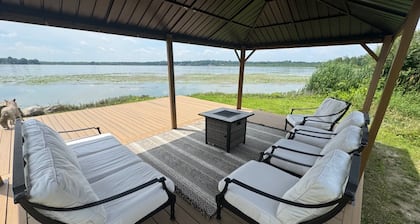 Ultimate Lakeside Getaway on 5 Acres - Private Dock, Kayaks, Fire Pit - Sleeps 9