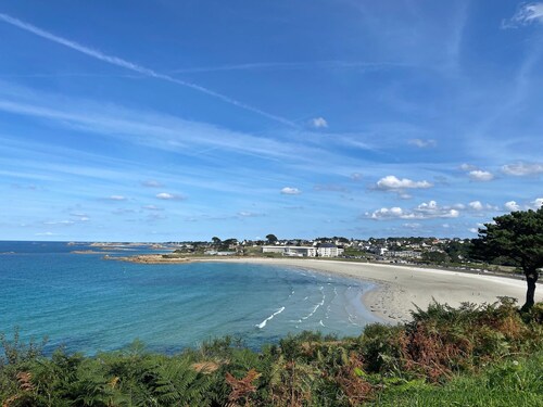 6 adults and 2 children - 150m from the beach
