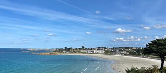 6 adults and 2 children - 150m from the beach