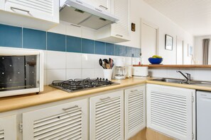 Fridge, microwave, oven, dishwasher - House for 10 with garden in Noirmoutier (Noirmoutier-en-l´Ile)