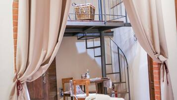 Monolocale Exclusive, vista città, secondo piano senza ascensore | 1 sovrum, arbetsyta för laptop, strykjärn/strykbräda och gratis wi-fi