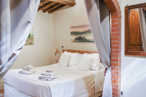 Monolocale Exclusive, vista città, secondo piano senza ascensore | Laptop workspace, iron/ironing board, free WiFi