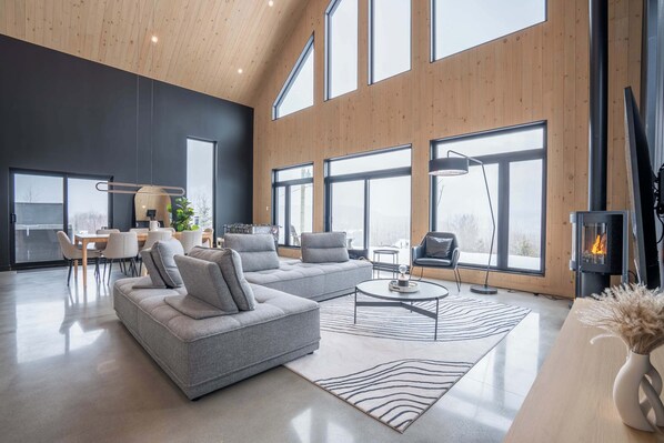 TV, fireplace, stereo