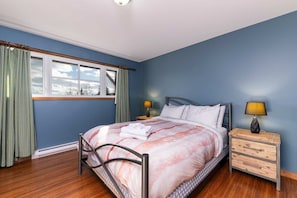 7 bedrooms, iron/ironing board, WiFi, bed sheets